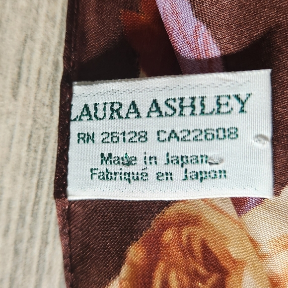 Vintage Women's Laura Ashley Brown Floral Rose Silk Scarf Grannycore 21x21 - Picture 5 of 7
